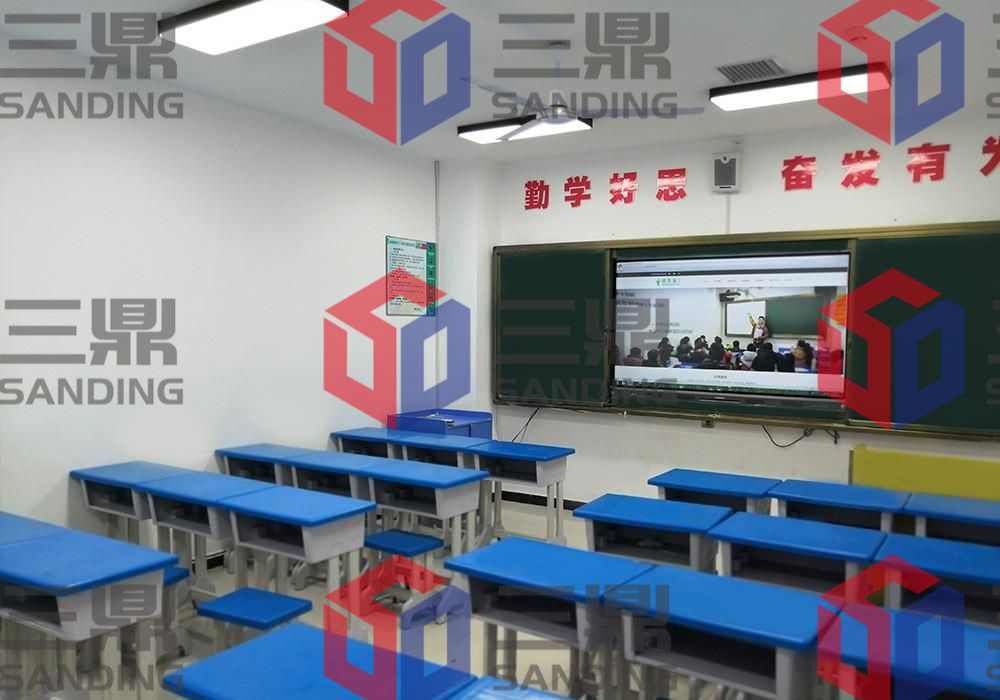 成都三鼎互动为四川某教室安装的电子白板一体机