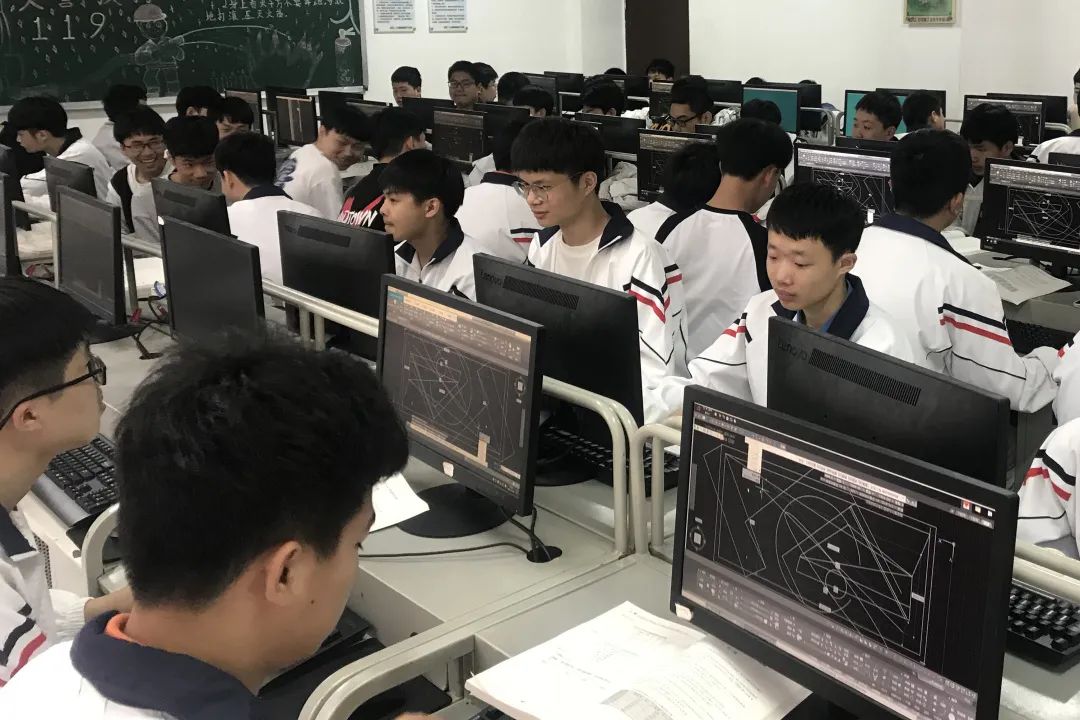 2023年福建省飞毛腿技师学院专业解读|电子技术应用